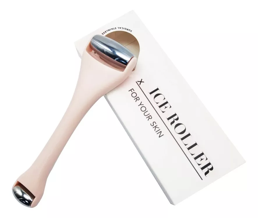 Rodillo facial Ice Roller con mango rosado y dos puntas metálicas de acero inoxidable para aliviar la piel.
