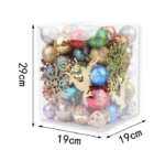 Caja 19x19x29cm con 42 bolas navideñas plásticas colgantes de colores y adornos dorados.