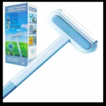 Limpiador de ventanas azul y blanco con mango largo, ideal para hacer la limpieza fácil.
