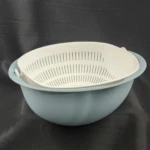 Set x2 colador escurridor plástico azul y blanco con perforaciones.