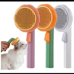 Cepillo para mascotas Pet Brush, tres colores disponibles: naranja, rosa y blanco. Ideal para desenredar y masajear.