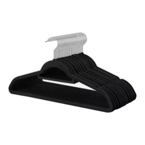 Lote de 50 ganchos de terciopelo negros con bordes antideslizantes y gancho metálico plateado.