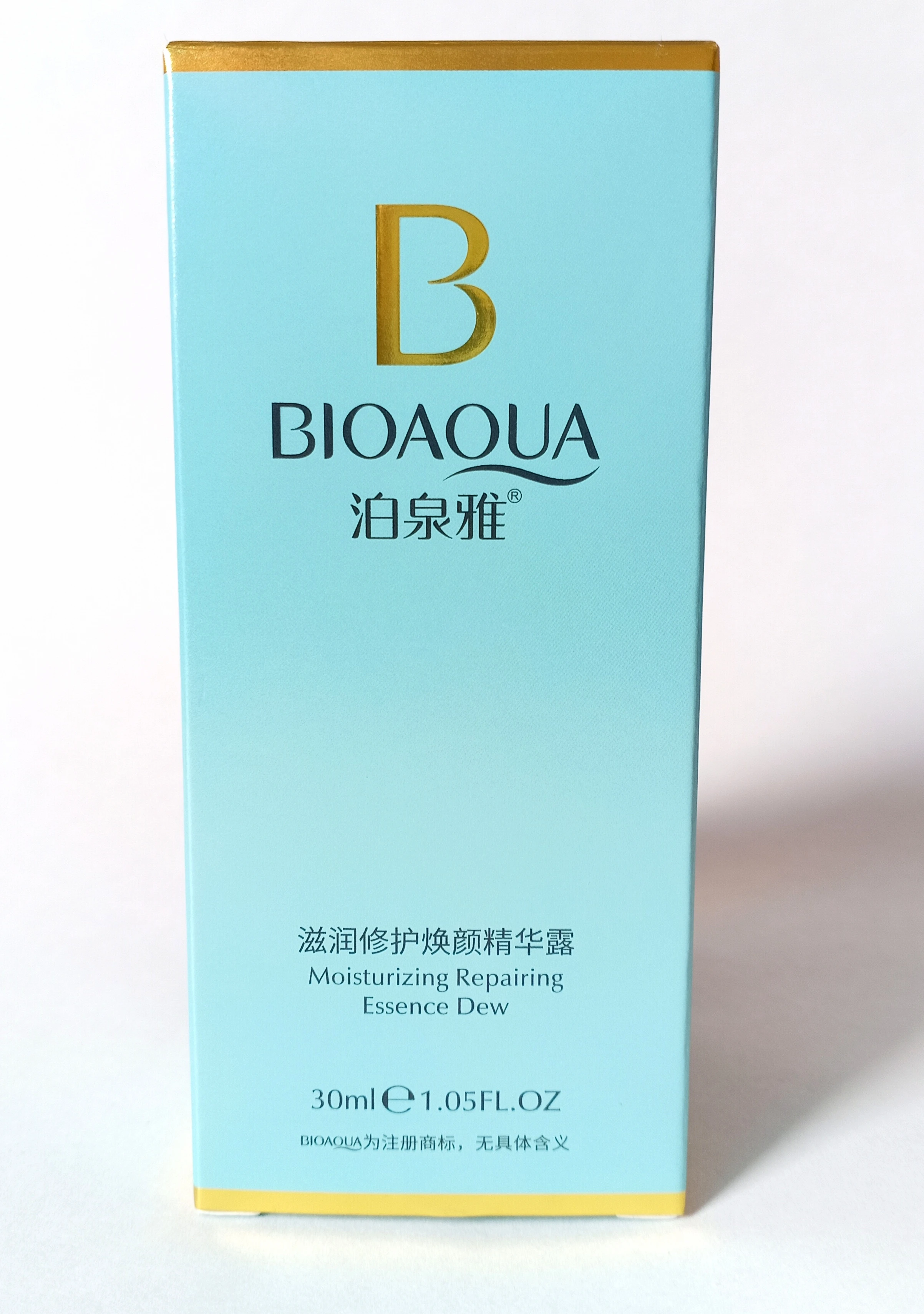 Caja de serum BIOAQUA azul claro con letras doradas, texto "Moisturizing Repairing Essence Dew".