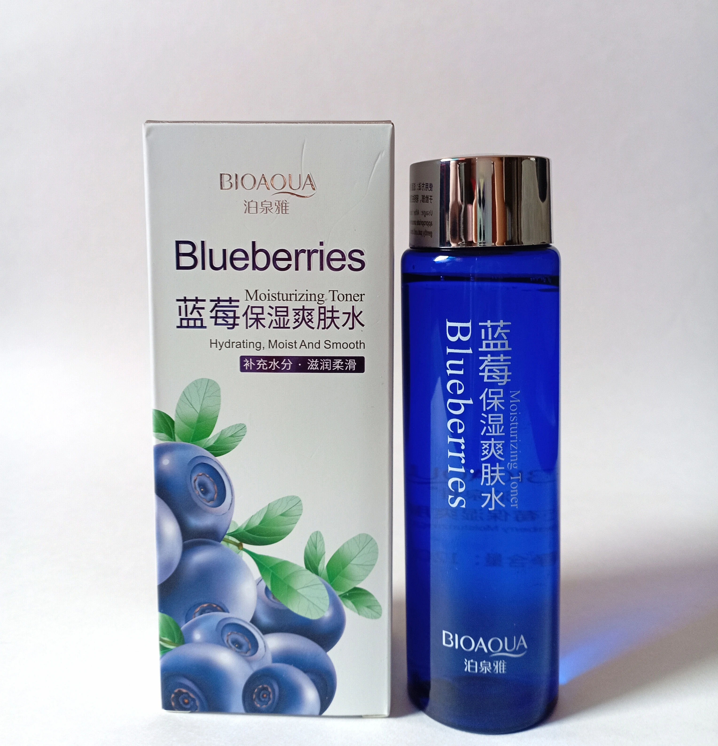 Set de 2 tónicos faciales BIOAQUA Blueberries hidratante, envase azul con arándanos en caja.