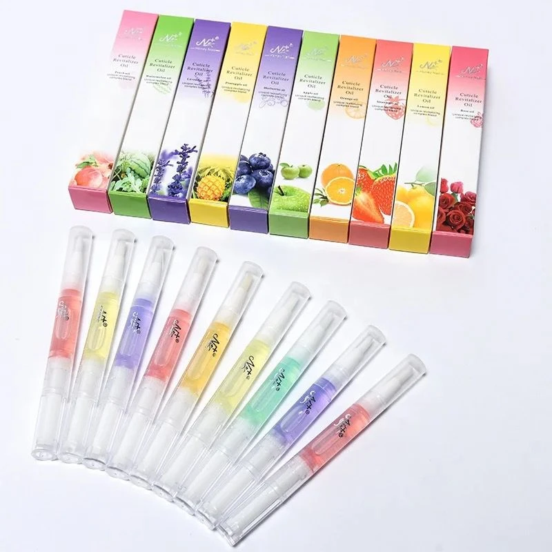 Set de 10 aplicadores tipo lápiz con aceite revitalizante para cutículas y sus cajas decoradas con ilustraciones de frutas y flores variadas.