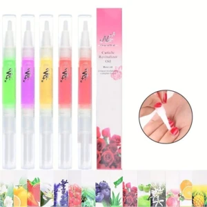 Set de aceites revitalizantes para cutícula en prácticos aplicadores tipo lápiz de colores variados, incluye caja y detalle de uso sobre una uña.