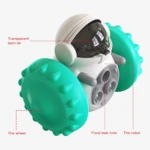 Dispensador de comida robot blanco con ruedas verdes, tapa transparente y orificios de fuga de alimento.