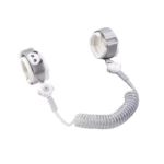 Arnés de seguridad antiperdida para niños con estampado de panda y cable en espiral gris.