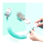 Arnés de seguridad antiperdida para niños. Pulsera azul con cable en espiral y cierre de seguridad.