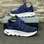 Zapatillas deportivas Nike Cabello azul con diseño de rayas negras y suela blanca.