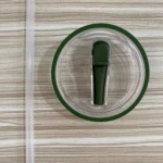 Tapa verde y transparente con sorbete blanco para termo Stanley.