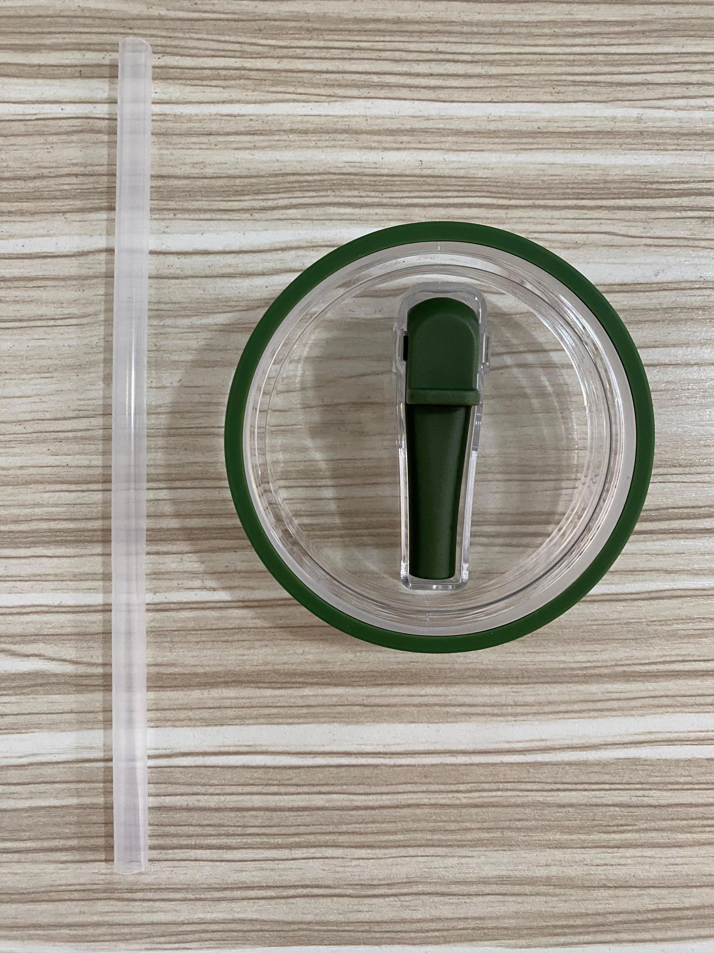 Tapa verde y transparente con sorbete blanco para termo Stanley.