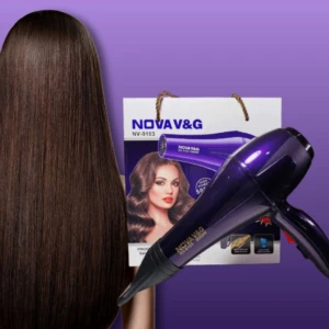 Secador de pelo Nova 9103 púrpura metálico de 5000W, con gran cabello castaño liso al lado.