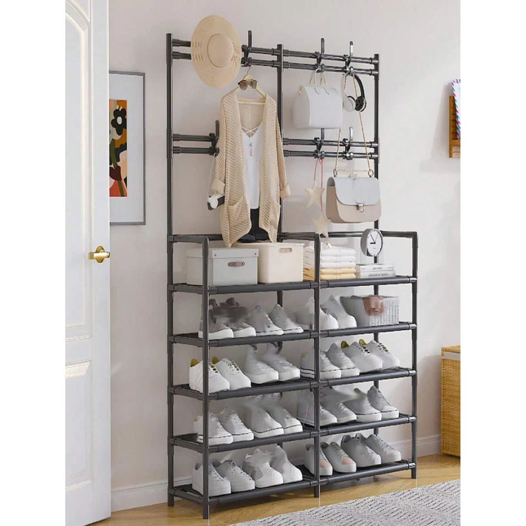 Perchero zapatero doble 5 niveles en metal negro con accesorios colgados y zapatos organizados.