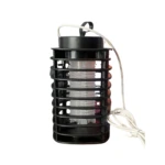 Lámpara mata mosquitos eléctrica color negro con rejilla protectora y cable de conexión blanco, diseñada para eliminar insectos mediante luz ultravioleta.