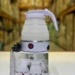 Hervidor eléctrico portátil plegable blanco de silicona, ideal para viajes.