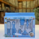 Kit de cuidado para bebé azul con peine, cepillo, cortaúñas, tijeras, aspirador nasal y termómetro.