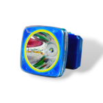 Linterna frontal azul con borde amarillo y LED blanco, vista lateral.