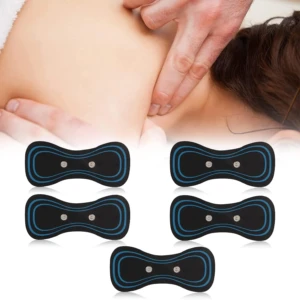 Parches electrodos Kinoki negros con líneas azules para masajear cuello y hombros.