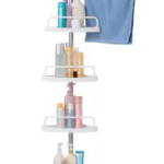 Organizador de baño esquinero de aluminio plateado, con 4 repisas, ganchos y toallero, ideal para ducha.
