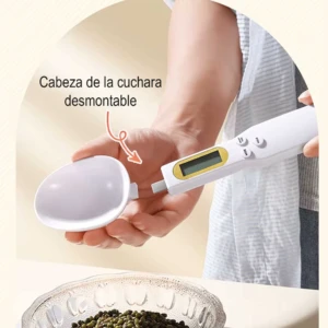 Cuchara balanza gramera desmontable blanca para pesar ingredientes, mostrando su conexión.