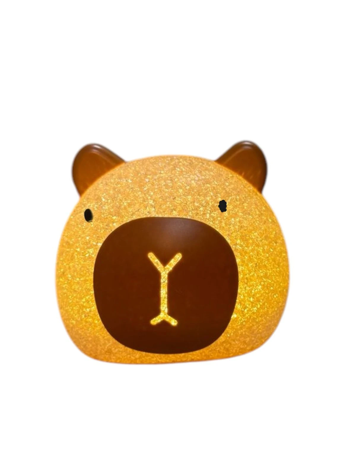 Lámpara de mesa decorativa estilo Kawaii con forma de carpincho, superficie texturizada en tono dorado brillante y detalle de nariz en color café oscuro.