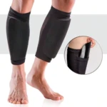 Medias de fútbol negras para canillera con bolsillo, diseño transpirable para deportistas.