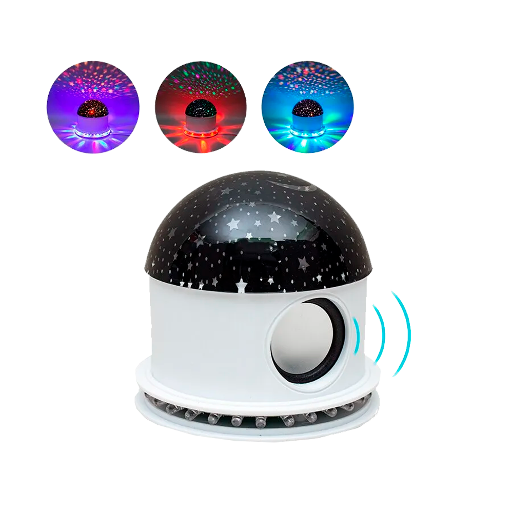 Lámpara proyector de estrellas con altavoz Bluetooth, base blanca con luz inferior y cúpula negra estrellada, incluye tres ejemplos de proyección colorida.