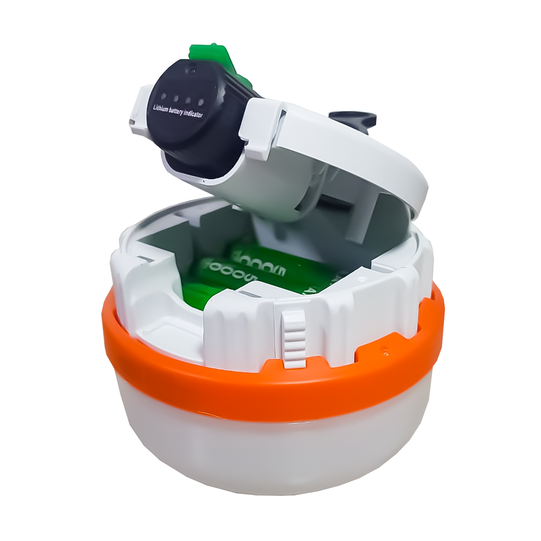 Lámpara de emergencia YY-9017 blanca con borde naranja, tapa abierta mostrando compartimento interno con baterías verdes recargables visibles.