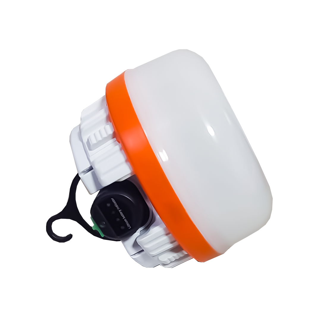 Lámpara de emergencia recargable YY-9017, diseño compacto blanco y naranja con domo difusor, gancho de suspensión y panel de indicador de carga lateral.