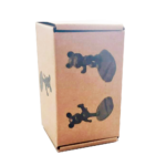 Caja de cartón marrón con silueta de Mickey Mouse en negro, para celular.