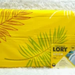 Juego de sábanas Lory doble amarillo con estampado de hojas verdes y rojas, 180 hilos.
