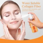 Mujer aplica spray de colágeno soluble en rostro con parches, realzando elasticidad e iluminación.