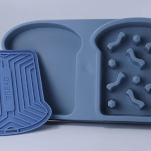 Plato antiahogo azul para mascota con forma de tostada. Incluye plato para comida y bebedero.