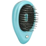 Cepillo iónico masajeador azul para el cuero cabelludo con cerdas metálicas, reduce caída y alivia estrés.