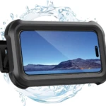 Soporte impermeable para celular en ducha, color negro, con pantalla visible y diseño antigoteo.