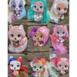 Set de nueve figuras de mascotas VIP con cabello largo y colorido, organizadas en cuadrícula sobre una base de madera, exhibiendo distintos estilos.