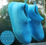 Set x2 botas de silicona azules impermeables para lluvia, con suela antideslizante.