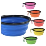 Set de tres comederos plegables de silicona en colores surtidos: azul, rosa, naranja, rojo, amarillo y verde, con mosquetón.