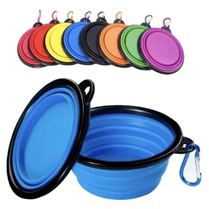 Comedero bebedero plegable de silicona azul con borde negro y mosquetón.
