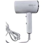Secador de cabello iónico compacto color blanco modelo Maxi-8081 con diseño minimalista, mango ergonómico, botones laterales y cable de alimentación largo.
