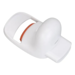 Rizador de pestañas eléctrico blanco con almohadilla naranja, diseño curvo ergonómico para fácil agarre.