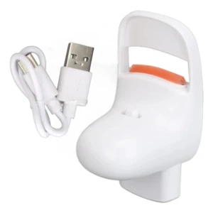 Rizador de pestañas eléctrico blanco recargable por USB con cable incluido.