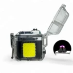 Encendedor de plasma con linterna COB LED amarilla, carcasa transparente y tapa abierta.