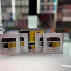 12 sobres de 30 ml de mascarilla Karsell Maca Power Collagen para cabello dañado.