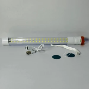 Linterna LED tubular blanca de 27cm con cable USB, cuerda y discos adhesivos.