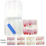 Set de dos cajas con uñas postizas decoradas en tonos degradados con pedrería y mariposas, incluye estuche, adhesivos y lima de uñas.