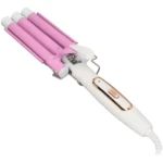 Onduladora de cabello con tres tubos en color rosa y mango ergonómico blanco, cuenta con interruptor de temperatura ajustable y cable giratorio.