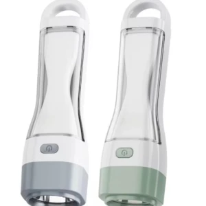 Linterna recargable portátil en gris y verde. Diseño ergonómico con asa y botón de encendido. Ideal para exteriores.