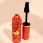 Pestañina Super Lash Apple 13g Jojoba, aplicador negro separado del envase rojo.